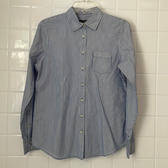 Gap long sleeves, buttons downs shirt, size M. Striped blue and white. - Picture 1 of 16